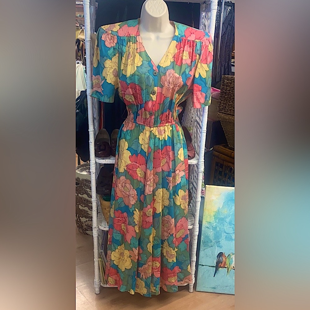 *Vintage Carol Anderson- 80’s does 40’s- Big Floral midi dress, shoulder pads